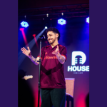 A turnê Fora da Plateia chega a Belo Horizonte com Gio Lisboa em uma noite inesquecível assinada pela Non Stop. (Créditos: Clara Lins)