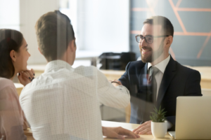 Alex Nabuco dos Santos destaca a importância de errar pequeno em decisões imobiliárias.