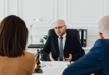 Contratos do dia a dia pedem atenção antes de assinar, orienta Hebron Costa Cruz de Oliveira.