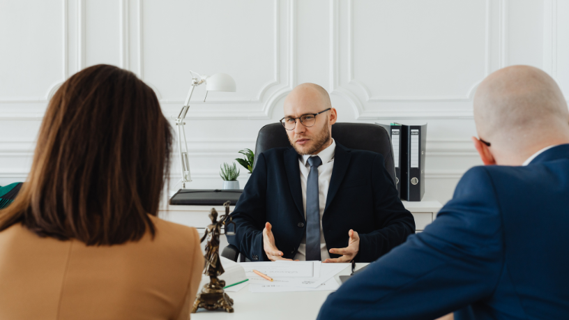 Contratos do dia a dia pedem atenção antes de assinar, orienta Hebron Costa Cruz de Oliveira.