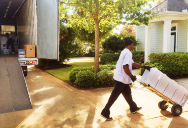 No transporte de sofá e colchão, a Jm Mudanças orienta sobre medidas, acesso ao imóvel e proteção adequada no caminhão para garantir segurança e eficiência.