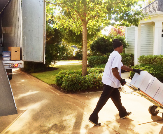 No transporte de sofá e colchão, a Jm Mudanças orienta sobre medidas, acesso ao imóvel e proteção adequada no caminhão para garantir segurança e eficiência.